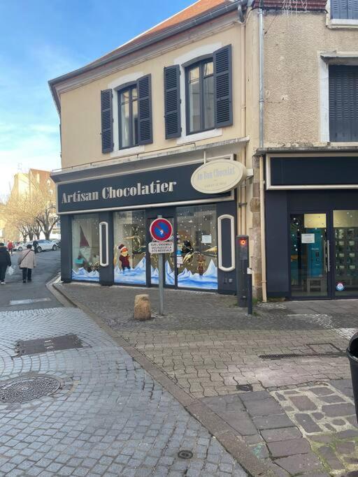 Au Coeur De La Cite Medievale Montluçon Esterno foto